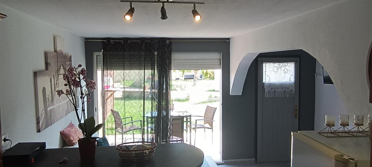 Charmante Maison Avec Piscine Anneyron ภายนอก รูปภาพ